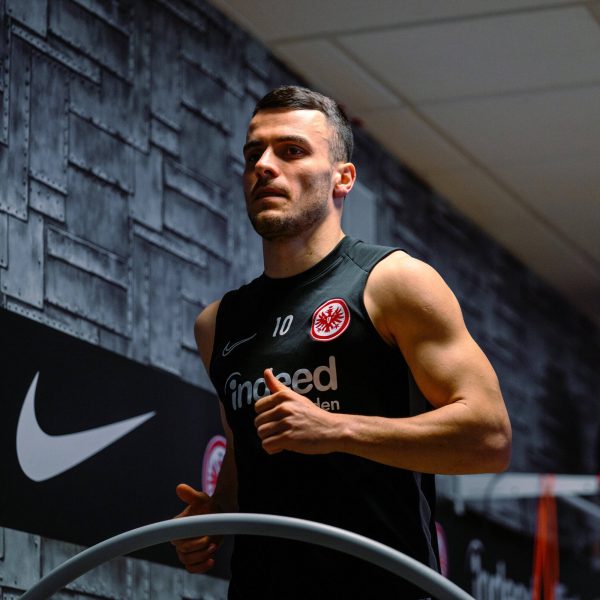  Die SGE ist in die Vorbereitung auf die neue Saison gestartet. (Bild: imago images / Poolfoto)