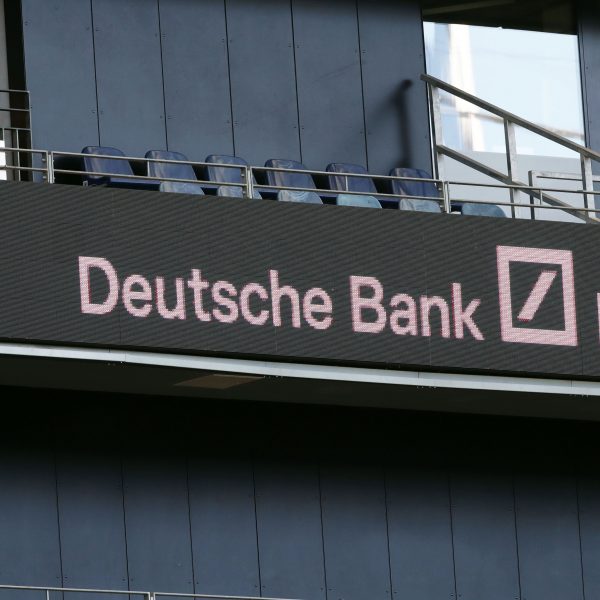  Ab sofort profitiert auch die Eintracht von den Namensrechten des Stadions