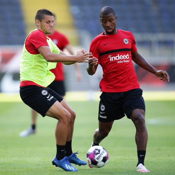  Dejan Joveljic (li.) hat aktuelle keine Chance im Frankfurter Kader und wird nach Österreich verliehen