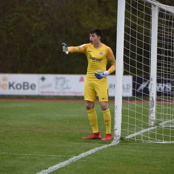  Elias Bördner steht normalerweise für die U19 zwischen den Pfosten. (Foto: imago images / Hartenfelser)