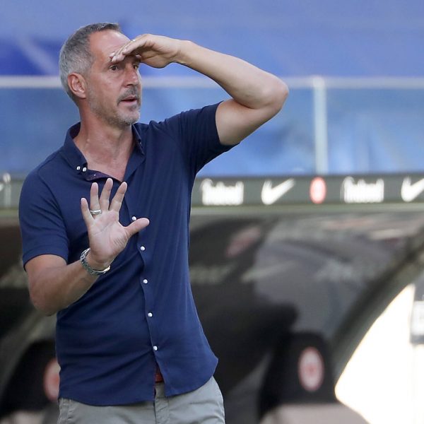  SGE-Trainer Adi Hütter blickt zuversichtlich auf das Spiel in Basel. (Bild: imago images / osnapix)