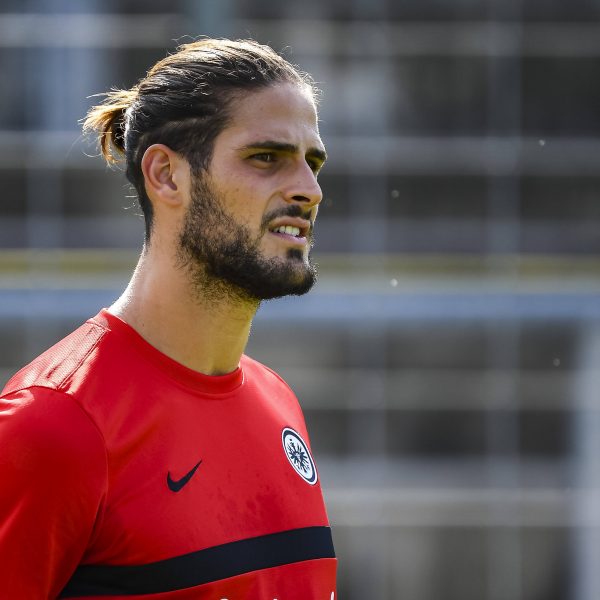  Nur die Nummer drei im Sturm: Gonçalo Paciência hofft auf mehr Spielzeit. (Bild: imago images / Jan Huebner)