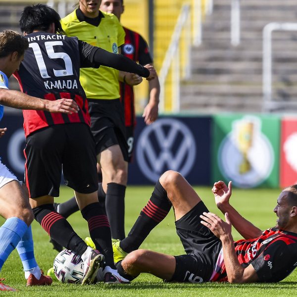  Die SGE tut sich gegen kampfstarke und gut eingestellte Löwen in der ersten Halbzeit noch schwer. (Bild: imago images / Jan Huebner)