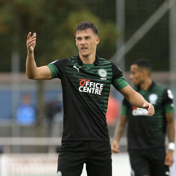  Ajdin Hrustic trägt in Frankfurt die Rückennummer sieben. (Bild: imago images / Claus Bergmann)