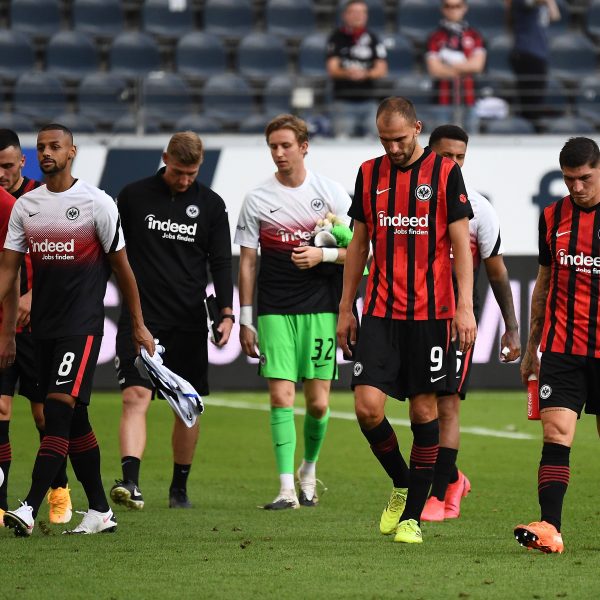  Enttäuschte Gesichter nach dem 1:1 gegen Arminia Bielfeld. Die Hessen hatten sich zum Saisonauftakt mehr vorgenommen. (Bild: imago images / Jan Huebner)