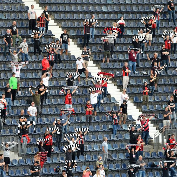  Stadionbesuch mit Abstand (Bild: imago images / HJS)