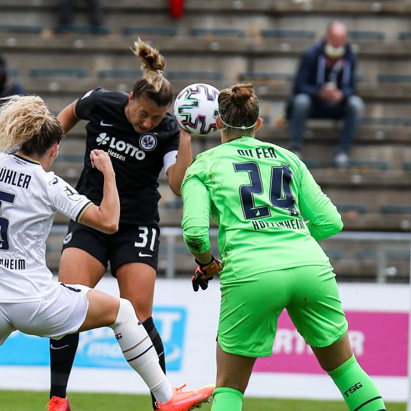  Kapitänin Tanja Pawollek hätte das Spiel gegen Hoffenheim gern gewonnen. (Bild: imago images / Jan Huebner)