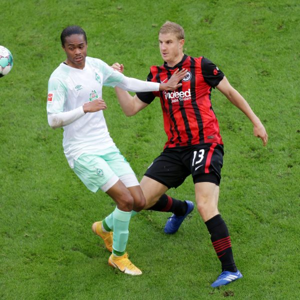  Martin Hinteregger und die SGE im Duell mit Werder Bremen. (Foto: Heiko Rhode)