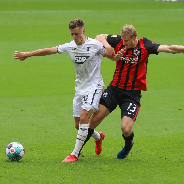  Die SGE liegt in einem umkämpften Spiel zurück. Foto: Imago images / HMB-Media