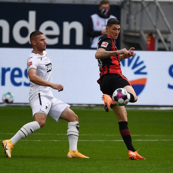  Steven Zuber traf erstmal auf seine ehemaligen Kollegen. (Bild: imago images / Jan Huebner)