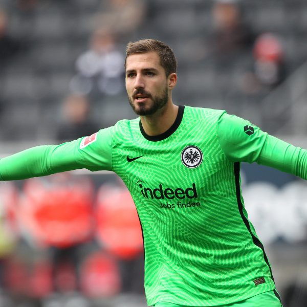  Kevin Trapp sieht viele Gründe dafür, sich vor dem FC Bayern nicht verstecken zu müssen. (Foto: imago images / Thomas Frey)