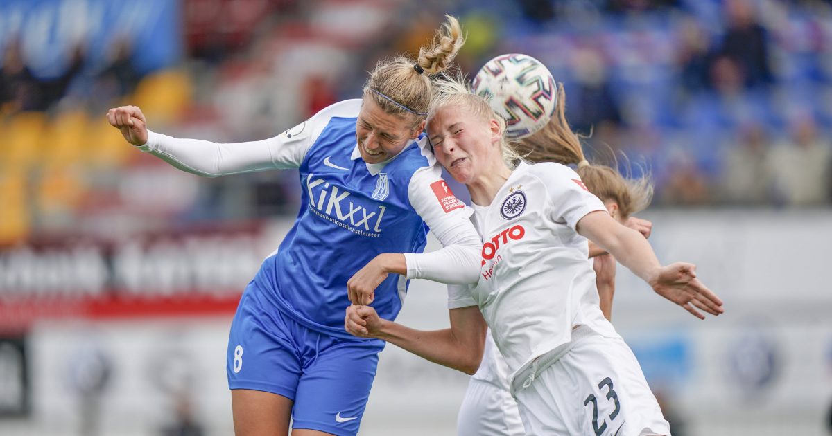  Nachwuchsspielerin Camilla Küver (rechts) traf per Kopfball zum 4:0. (Bild: imago images / Werner Scholz)