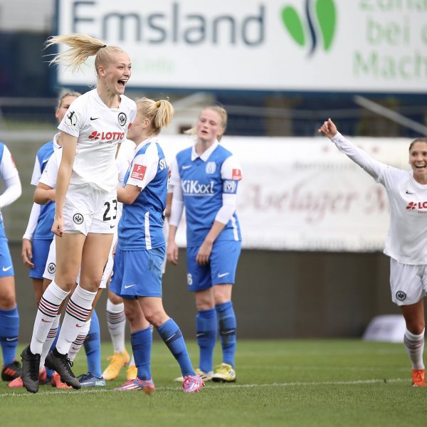  Positives Beispiel für die Frankfurter Jugendarbeit: Camilla Küver (weißes Trikot, links). (Bild: imago images / Hartenfelser)