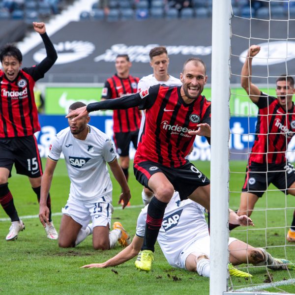  Das neue Dreigespann der SGE: Daichi Kamada, Bas Dost und André Silva (Quelle: imago images / Sven Simon)