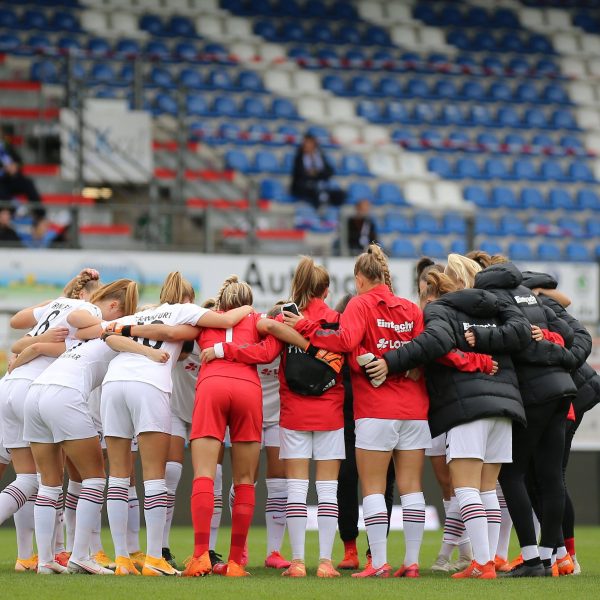  Die Eintracht-Frauen wollen den nächsten Sieg. (Bild: imago images / Hartenfelser)