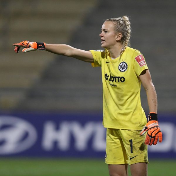  Merle Frohms zeigte erneut ein starkes Spiel, aber konnte das 0:1 nicht verhindern. (Bild: imago images / Beautiful Sports)