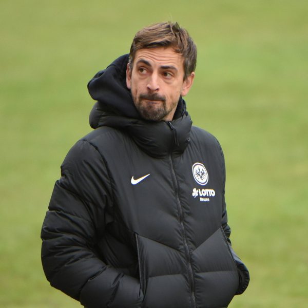  Die SGE schenkte Niko Arnautis am 4. Advent ein 5:0 in Bremen. (Bild: imago images / Hartenfelser)