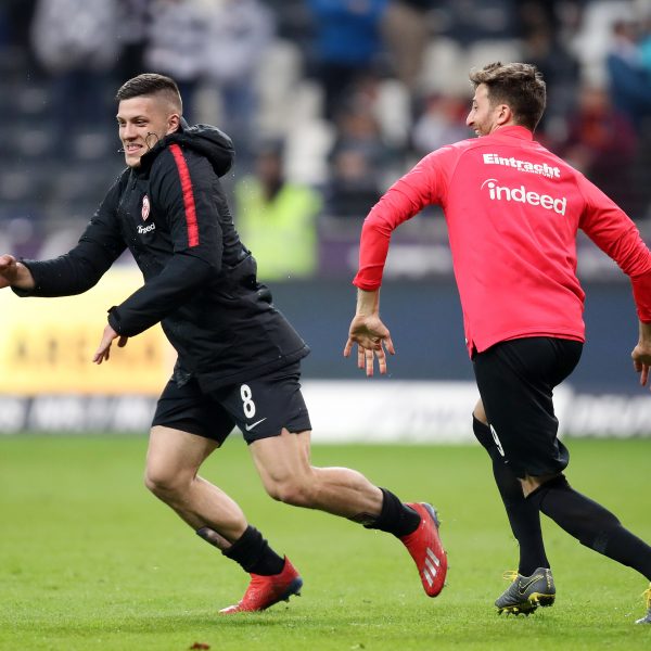  Der eine kommt, der andere geht: Luka Jovic und der scheidende David Abraham werden für ordentlich Emotionen sorgen heute Abend. (Foto: Heiko Rhode)