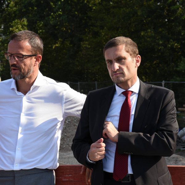  Leisten seit Jahren gute Arbeit bei der Eintracht: Fredi Bobic (links) und Oliver Frankenbach. (Bild: IMAGO / Hartenfelser)