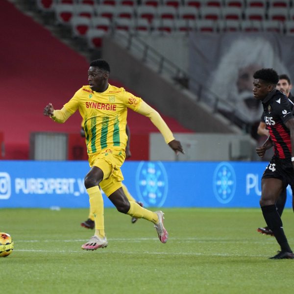  Scheitert der Zirkzee-Transfer soll wohl Randal Kolo Muani (gelbes Trikot) kommen. (Bild: imago images / PanoramiC)