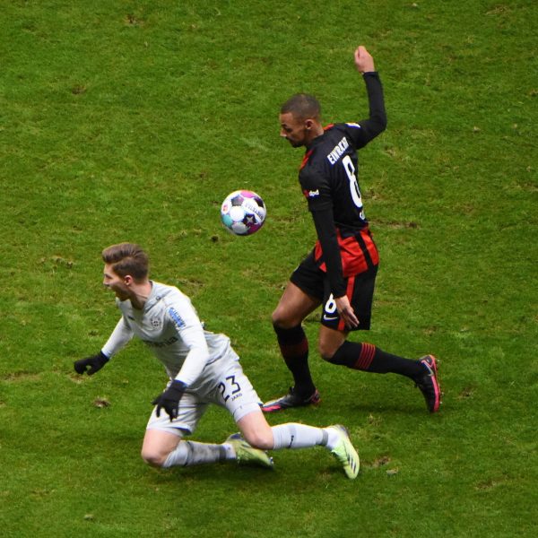  Djibril Sow wird seiner Rückennummer 8 immer mehr gerecht (Bild: imago images / Hartenfelser)