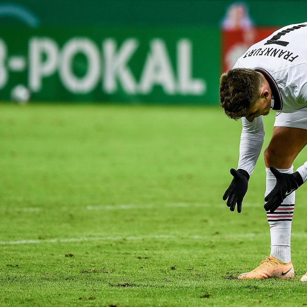  Ajdin Hrustic vergab kurz vor Schluss die Möglichkeit zum Anschlusstreffer. Am Ende mussten sich die Frankfurter Leverkusen geschlagen geben. (Bild: imago images / Jan Huebner)