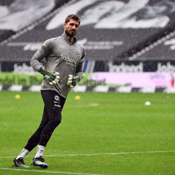  Kevin Trapp hatte bislang einen ruhigen Nachmittag. (Bild: IMAGO / Jan Huebner)