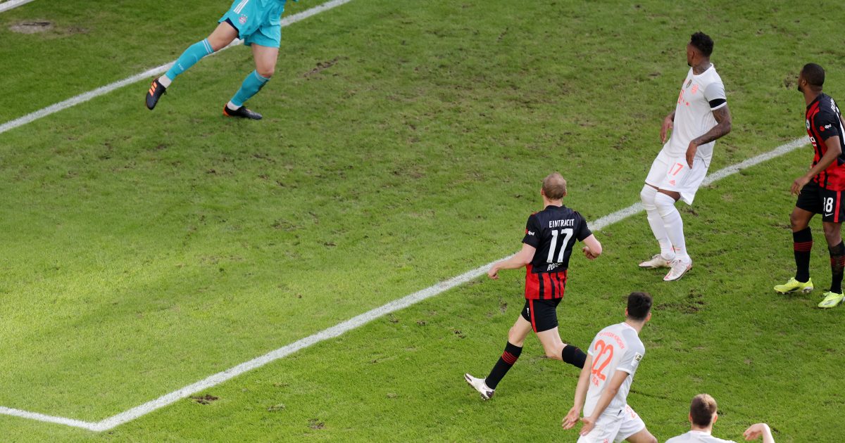 Ein Schuss ins Glück - Amin Younes trifft unhaltbar für Bayern-Keeper Neuer ins Tor.