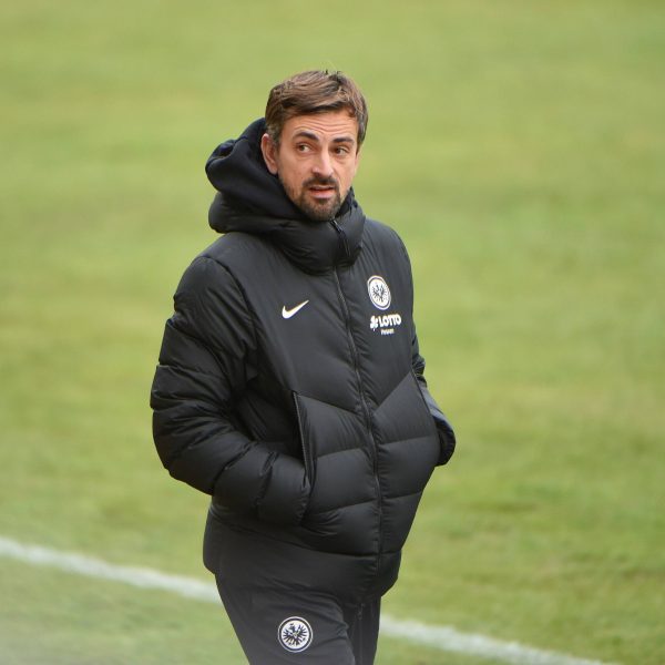  Frauen-Cheftrainer Niko Arnautis wurde positiv auf Covid-19 getestet. (Bild: IMAGO / Hartenfelser)