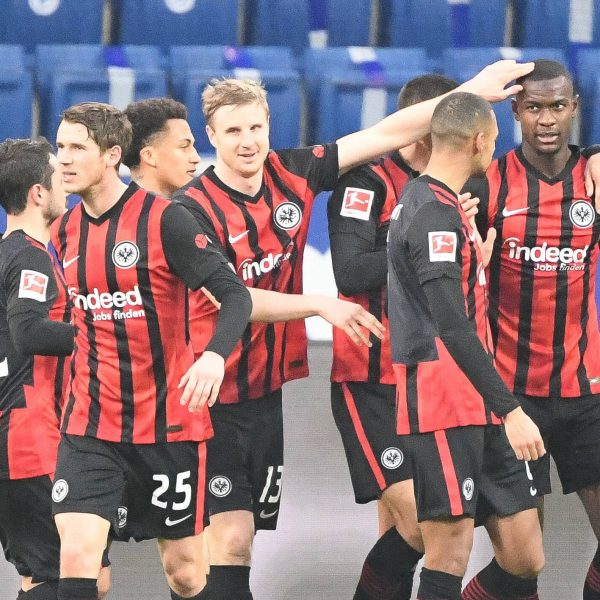  Großer Jubel nach dem Führungstreffer. Evan N´Dicka trifft per Kopf zum 2:1 und und belohnt sich für seine starken Abwehrleistungen der vergangenen Wochen. (Bild: imago images / Jan Huebner)