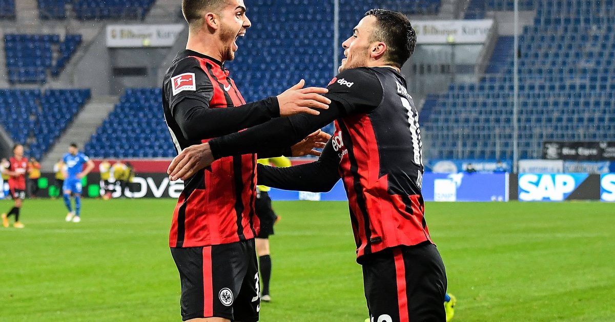  Sind André Silva (l.) und Filip Kostic mit der SGE auf dem Weg in die Champions League? (Bild: IMAGO / Jan Huebner)