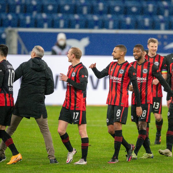  Gute Laune bei der Eintracht nach dem erfolgreichen Auftritt gegen Hoffenheim. Bild: (IMAGO / Eibner)