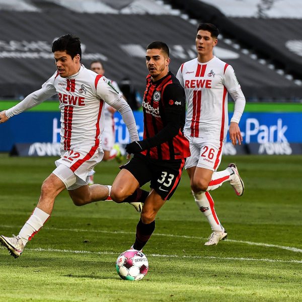  0:0 zur Pause. Frankfurt dominiert, aber schießt noch keine Tore (Foto; IMAGO / Jan Huebner)
