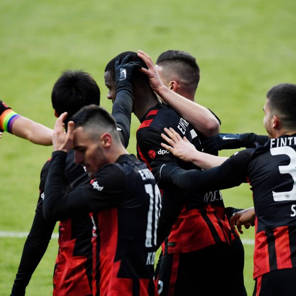  Neue Woche, aber fast identisches Bild: Evan N'Dicka trifft erneut per Kopf und die Freude über den entscheidenden Treffer war riesengroß. (Bild: imago images / HJS)