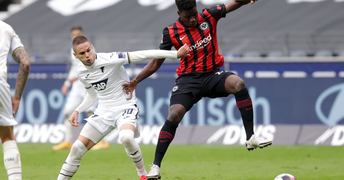 Eine Verletzung direkt zu Anfang warf Ache deutlich zurück. Hier zu sehen im Zweikampf mit Ex-Adler Mijat Gacinovic (Foto: Heiko Rhode)