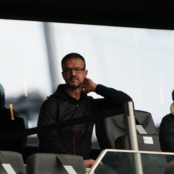  Fredi Bobic ist um einen sauberen Abschied bemüht (Quelle: IMAGO / Schüler)