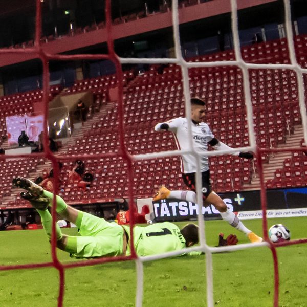  Trifft besonders gern gegen Berliner - André Silva (Quelle: IMAGO / Jan Huebner)