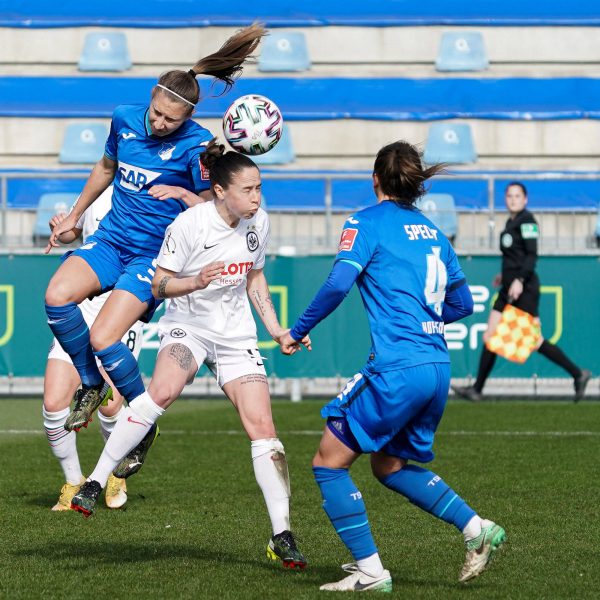  Hoffenheim setzt die Eintracht früh unter Druck und lässt kaum etwas zu. (Bild: IMAGO / foto2press)