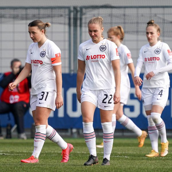  Enttäuschte Gesichter bei den Adlerträgerinnen: Von dem Spiel hatte sich die Eintracht mehr erhofft. (Bild: IMAGO / foto2press)