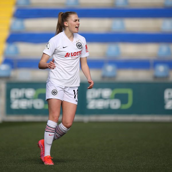  Laura Freigang setzt sich gegen Homophobie ein. (Foto: IMAGO / Hartenfelser)