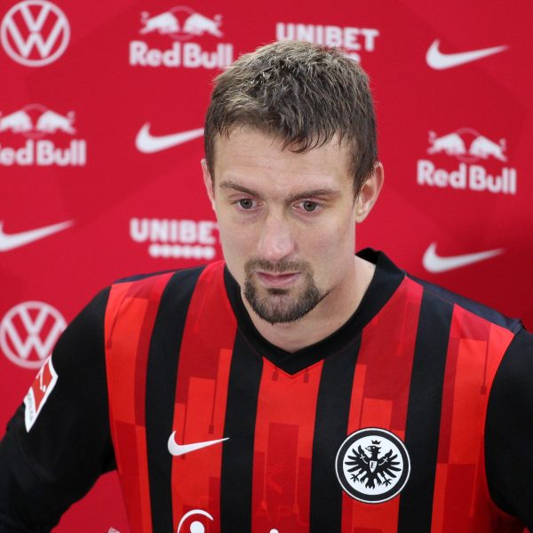  Mit einer Extraportion Motivation und resoluter Zweikampfführung agierte Stefan Ilsanker in Leipzig (Bild: imago images / Karina Hessland)