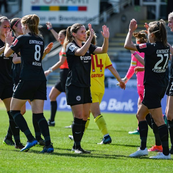  Die SGE-Frauen durften in der ersten Halbzeit bereits dreimal jubeln. (Bild: IMAGO / Jan Huebner)