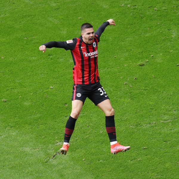  Nicht nur André Silva macht derzeit Luftsprünge vor Freude, wenn es um die Eintracht geht. (Foto: Heiko Rhode)