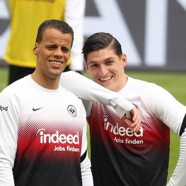  Timothy Chandler und Steven Zuber haben trotz Jokerrolle gute Laune. (Foto: Imago/Karina Hessland)