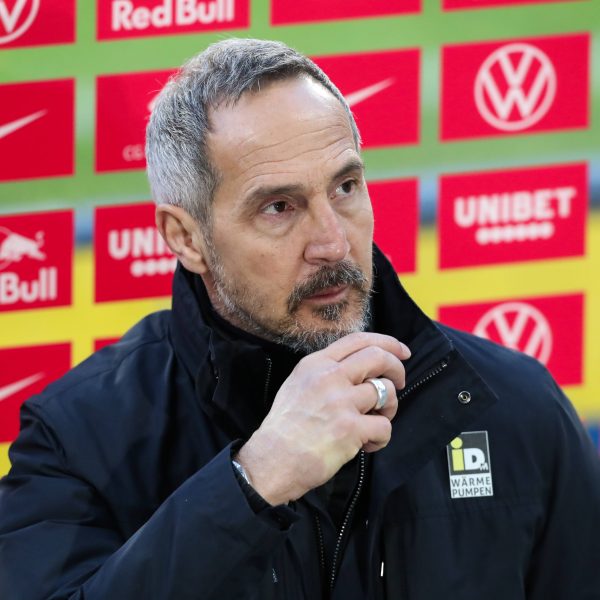  Ein Fragezeichen über der Zukunft von Adi Hütter (Quelle: IMAGO / Christian Schroedter)