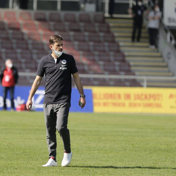  Niko Arnautis bekam zu seinem Geburtstag am 1. April von seiner Mannschaft einen Sieg zu null geschenkt. (Bild: IMAGO / Hartenfelser)