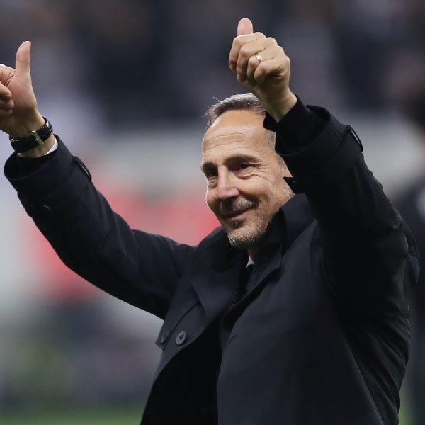  Adi Hütter bedankte sich vor dem vorletzten Heimspiel der Saison bei den Fans für die 