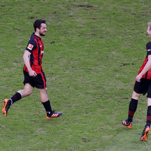  Verstehen sich gut: Amin Younes und Martin Hinteregger. (Foto: Heiko Rhode)
