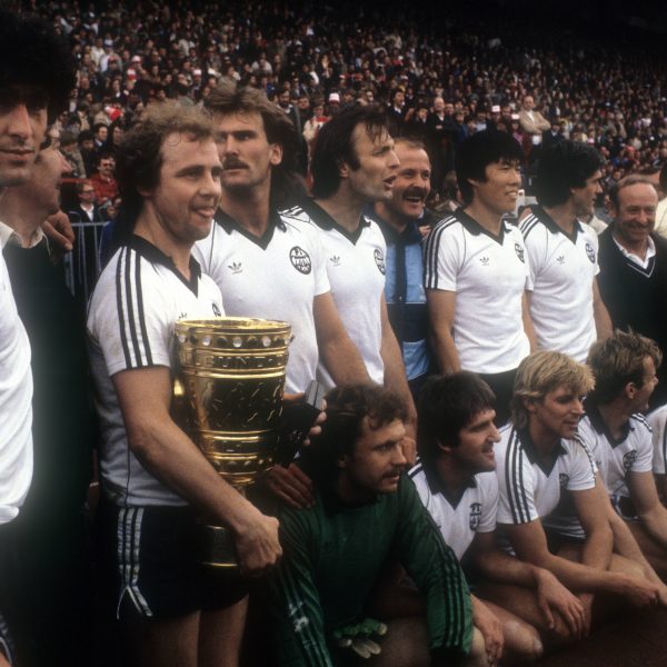  Die Frankfurter Titel-Helden von 1981. (Foto: IMAGO / Sportfoto Rudel)