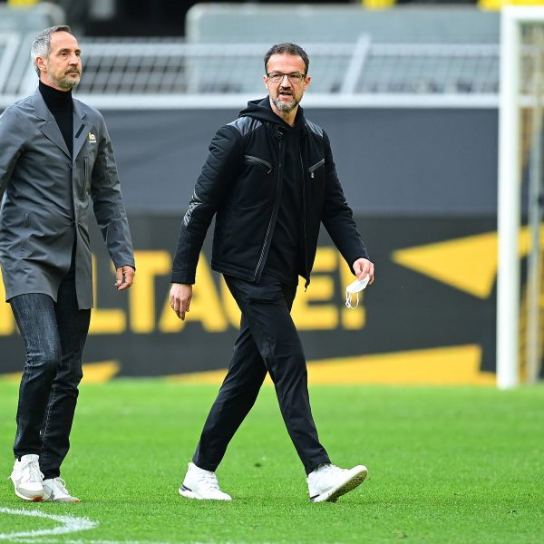  Adi Hütter und Fredi Bobic verlassen den Verein nach dem Spiel gegen Freiburg. (Foto: IMAGO / Poolfoto)